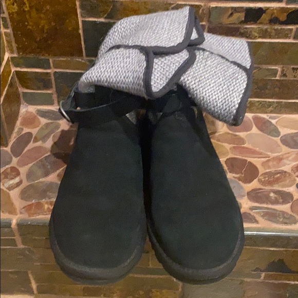 Black and Gray shirt UGGS - Picture 2 of 4